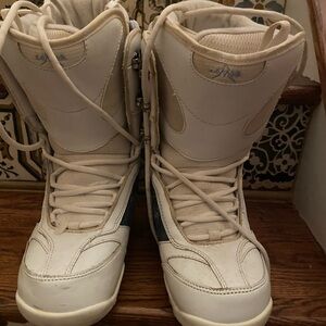 Women's Snowboard Boots in White by Lamar Size 9